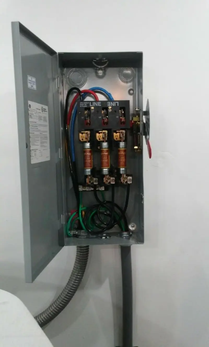 Three-phase disconnect switch installed for Smoke Detector Installation in Williston Highlands